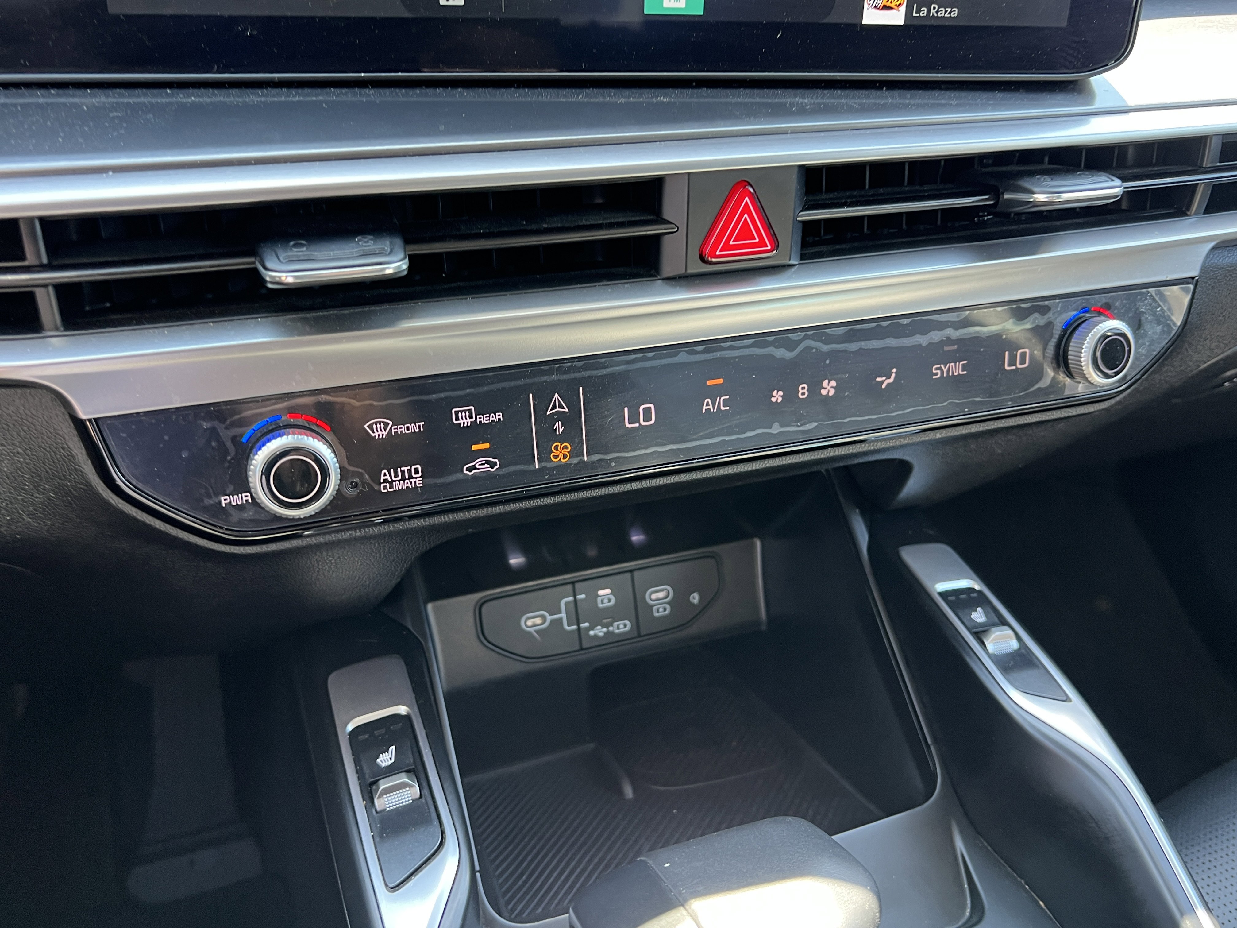 Certified 2025 Kia Sorento S image 28