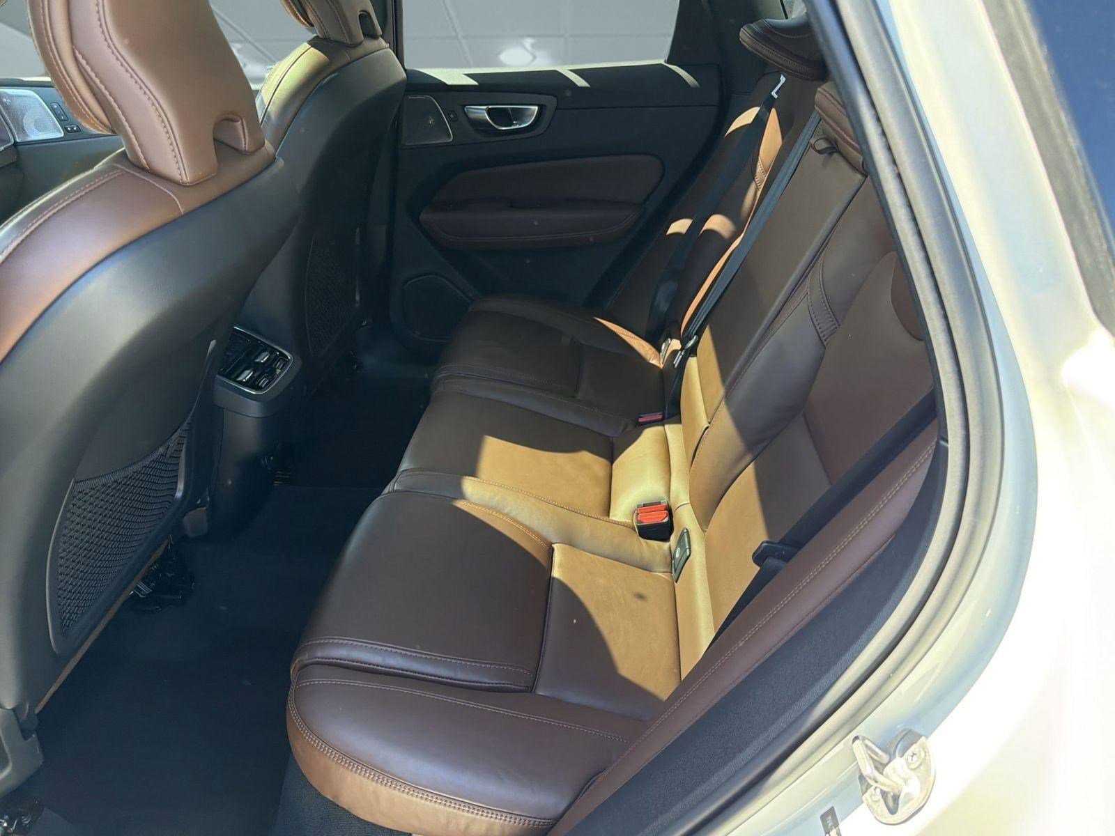 Certified 2024 Volvo XC60 B5 Ultimate w/ Protection Package Premier image 15