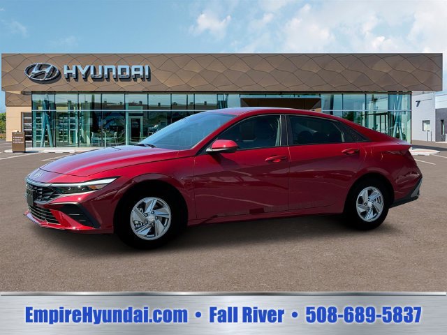 Used 2025 Hyundai Elantra SE FWD image 2