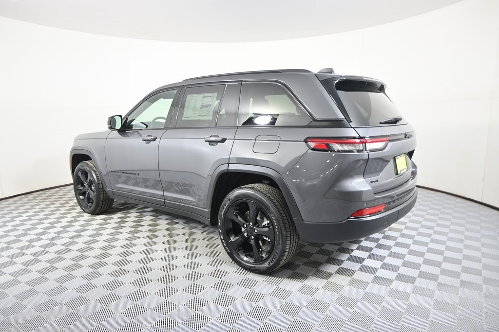 New 2025 Jeep Grand Cherokee Altitude image 4