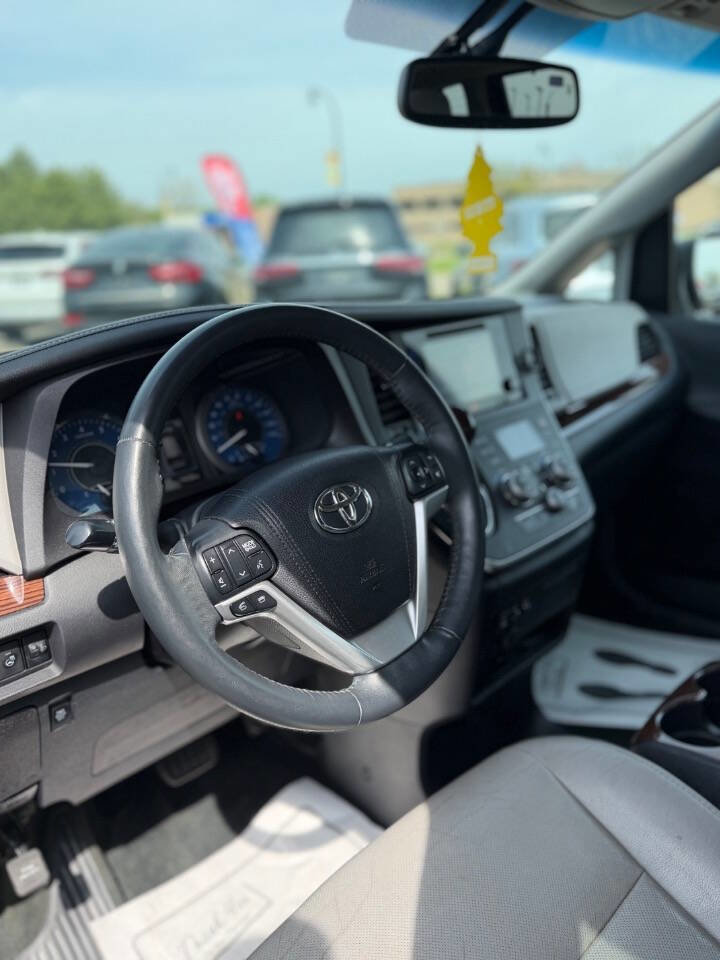 Used 2017 Toyota Sienna Limited Premium AWD/4WD image 13