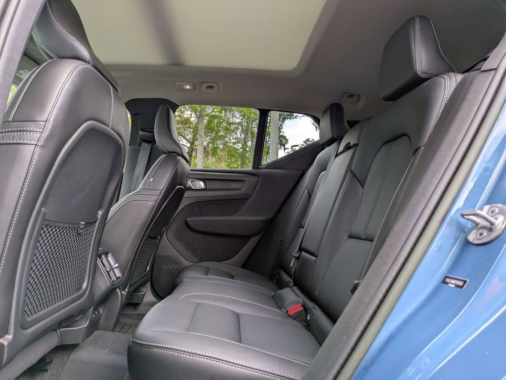 Used 2023 Volvo XC40 B5 Plus w/ Protection Package Premier image 16