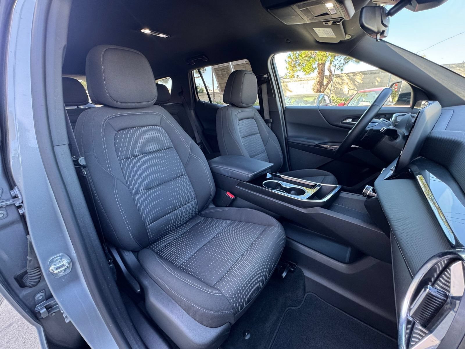 Used 2025 Chevrolet Equinox LT FWD image 37