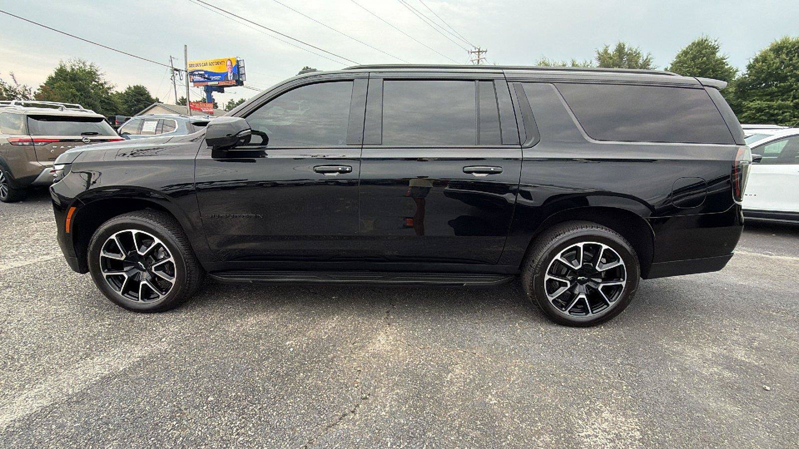 Used 2025 Chevrolet Suburban RST w/ Comfort Package RWD image 12
