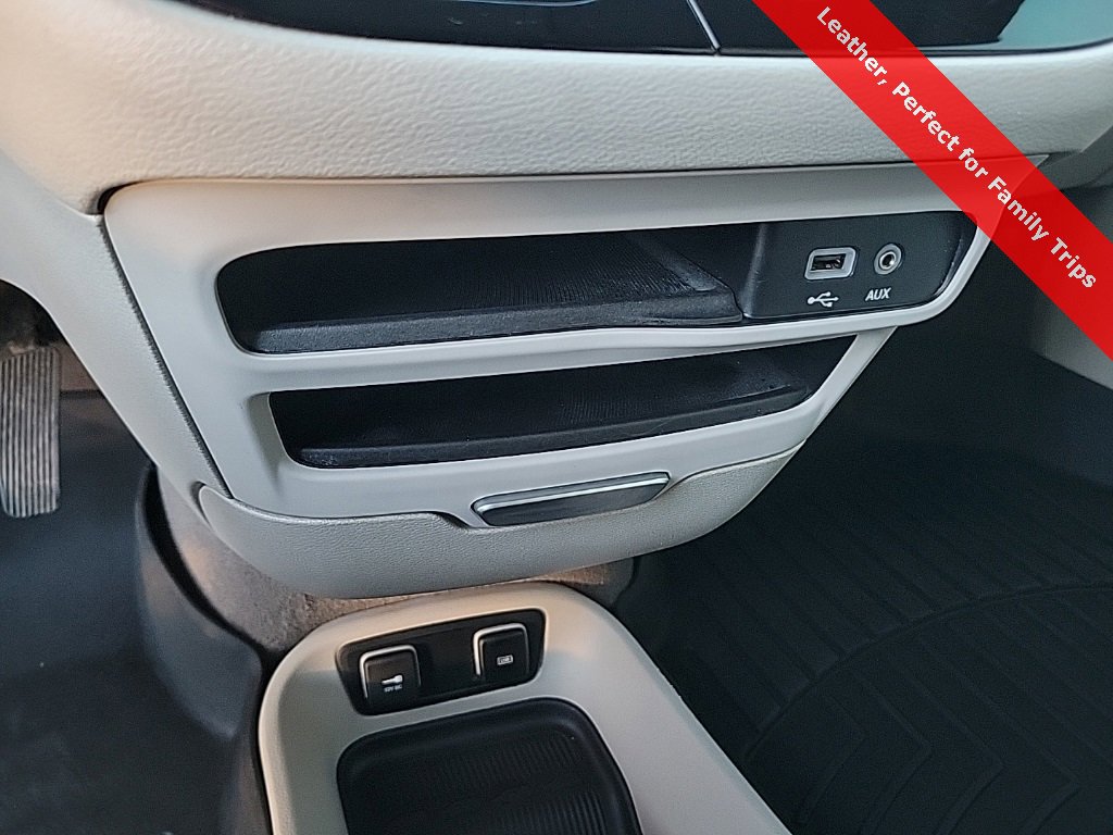 Used 2019 Chrysler Pacifica Touring-L image 29
