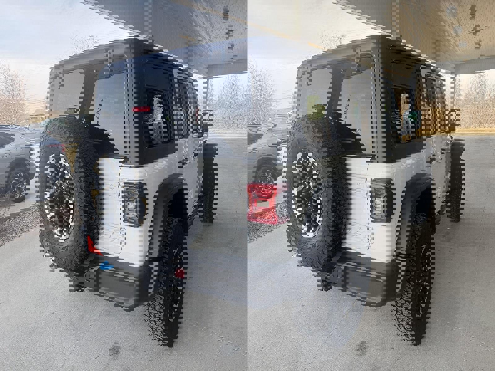 Used 2025 Jeep Wrangler Unlimited Rubicon 4xe image 3