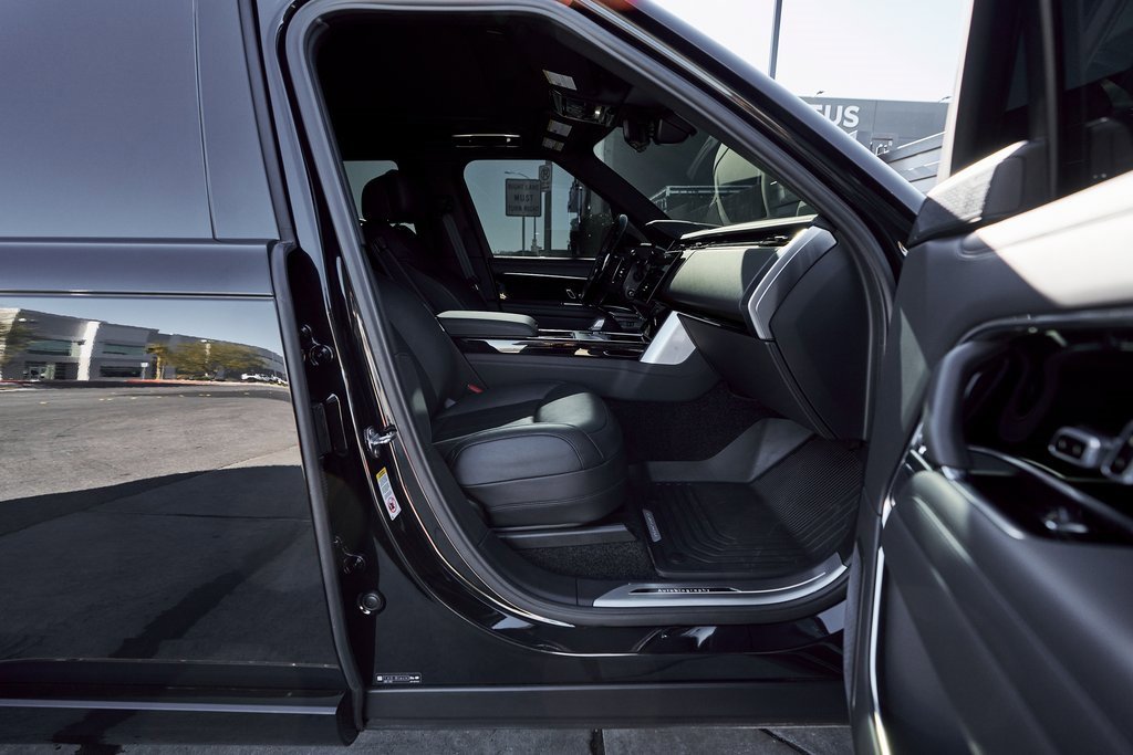 Used 2025 Land Rover Range Rover Long Wheelbase Autobiography image 22