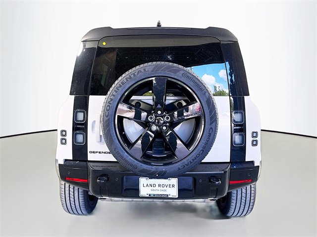 New 2026 Land Rover Defender 110 X-Dynamic SE image 6
