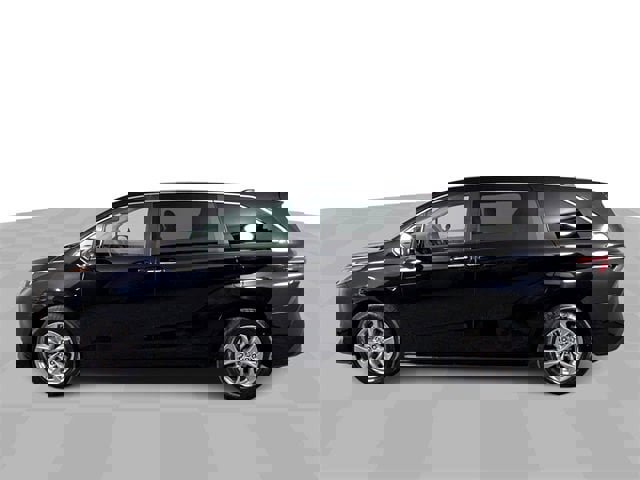 Used 2024 Toyota Sienna XLE image 5