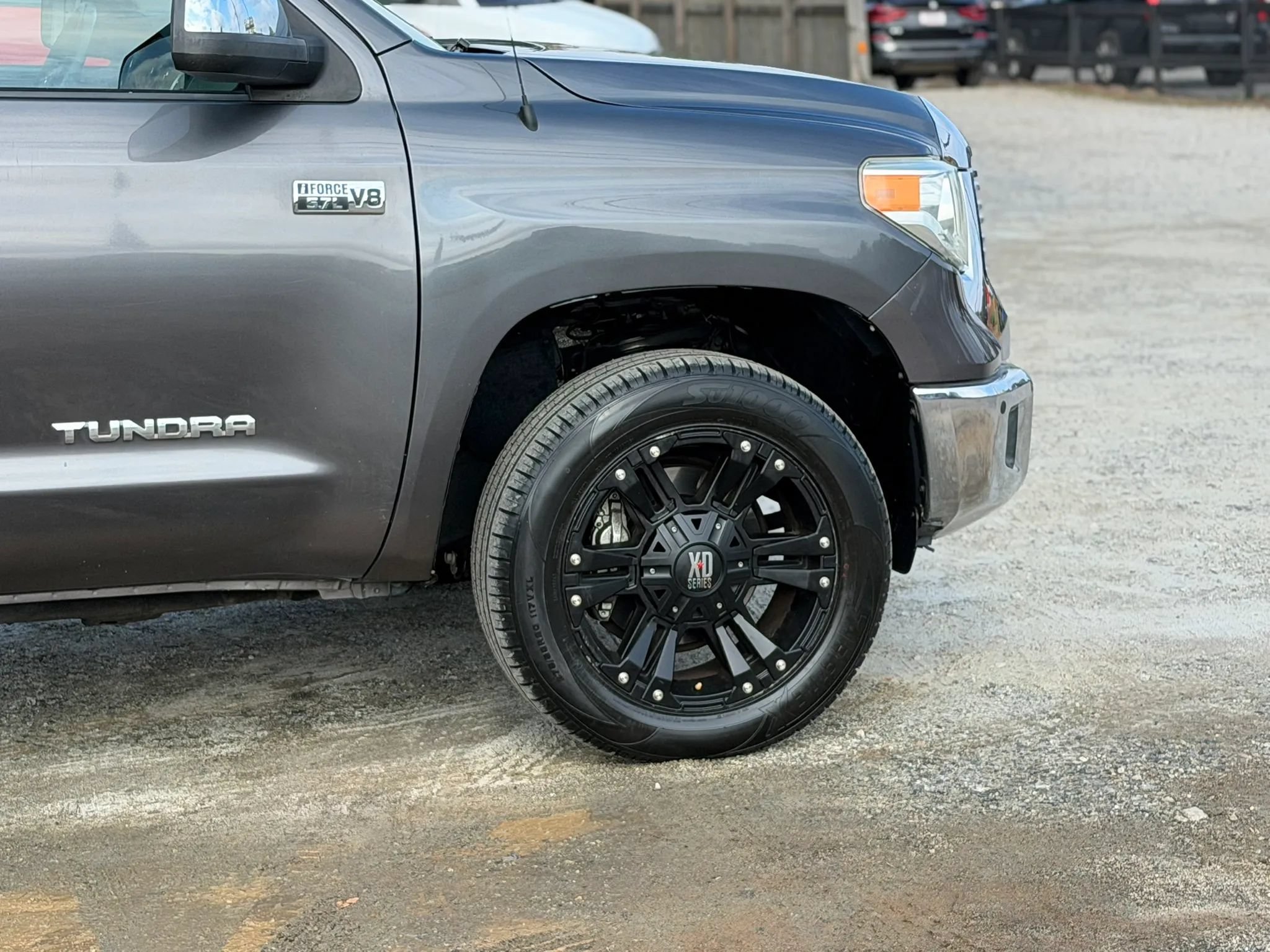 Used 2014 Toyota Tundra Limited w/ Limited Premium Package AWD/4WD image 4