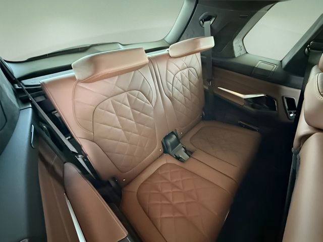 Used 2026 BMW X7 xDrive40i w/ M Sport Package image 25