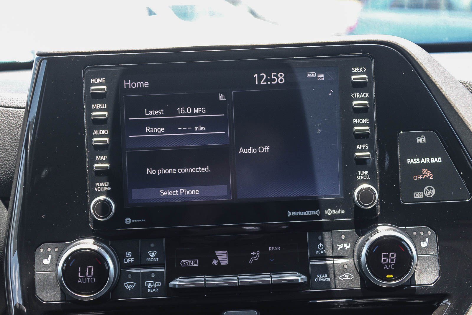 Used 2021 Toyota Highlander XLE FWD image 15