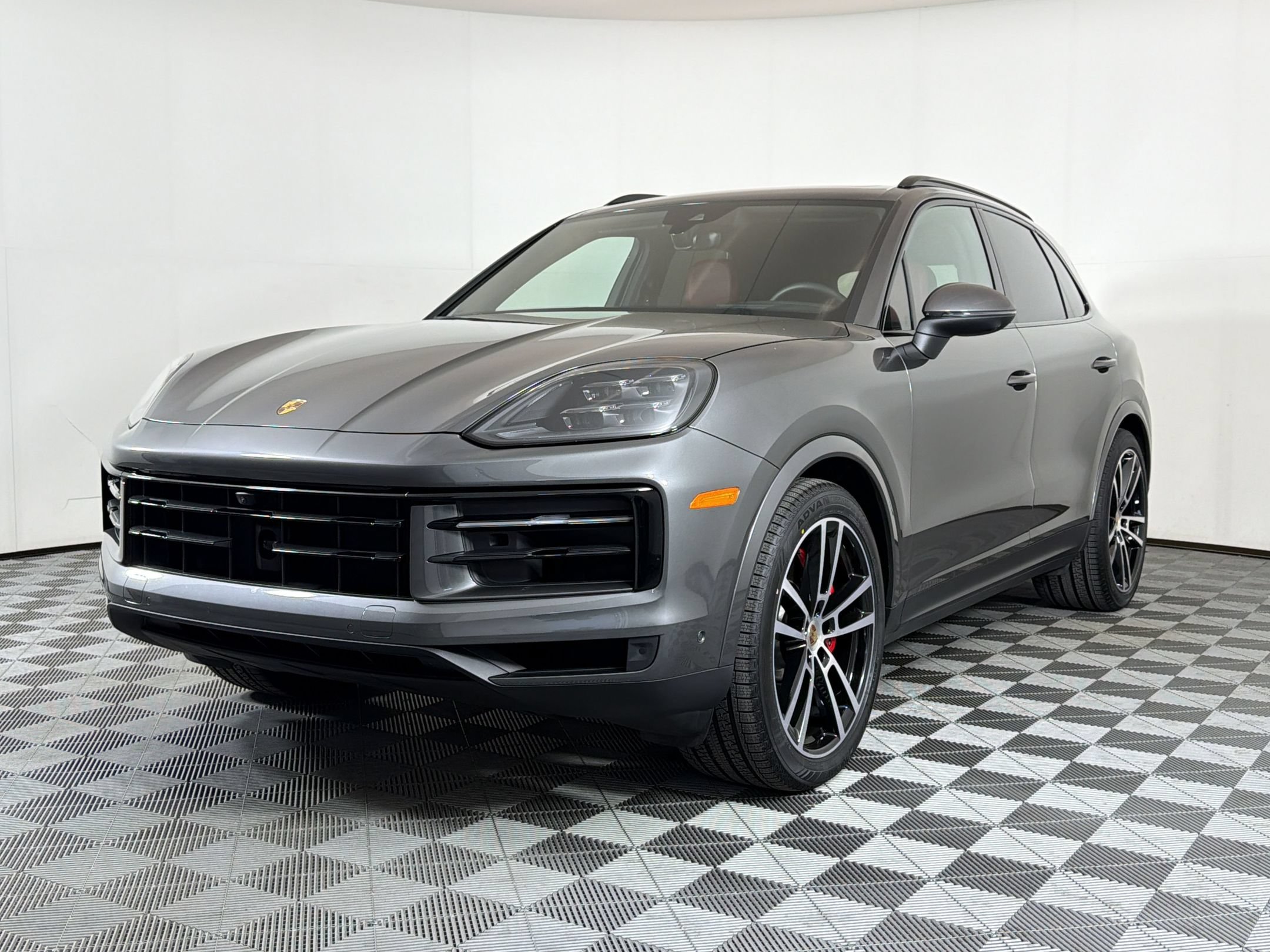 Certified 2025 Porsche Cayenne S AWD/4WD image 1