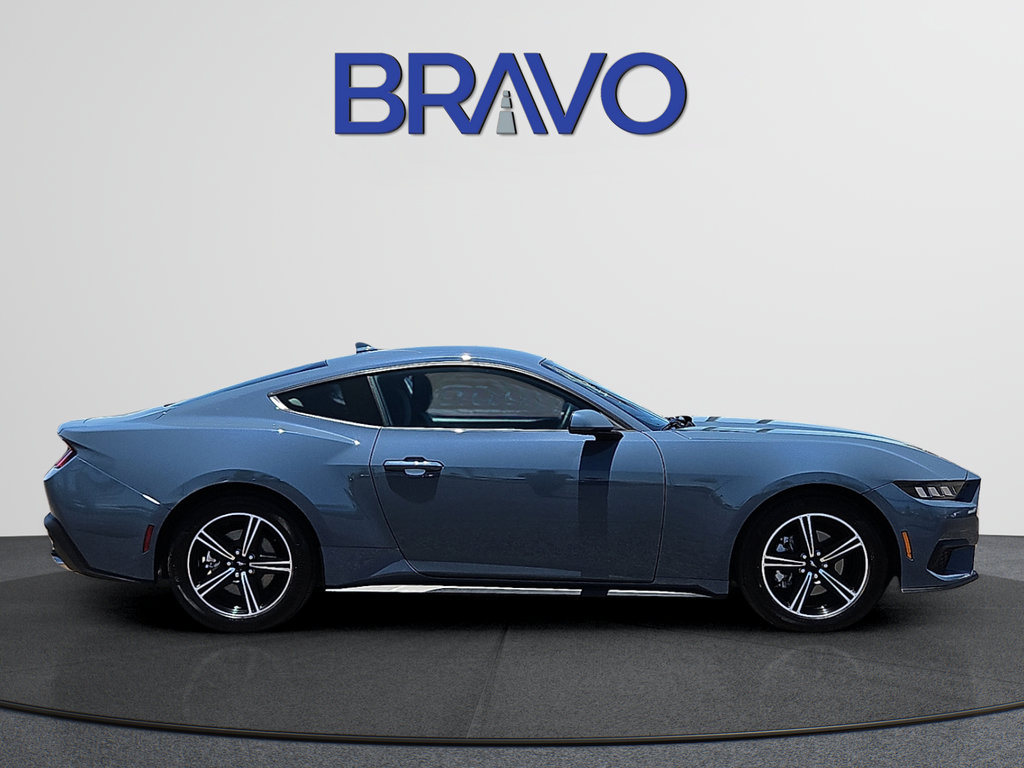 Used 2025 Ford Mustang Coupe RWD image 5