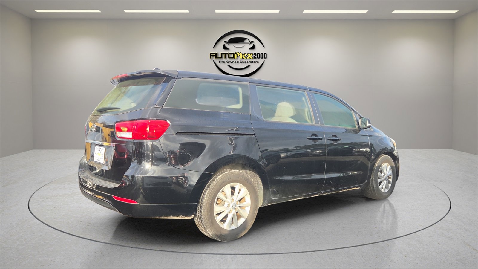 Used 2018 Kia Sedona L image 7