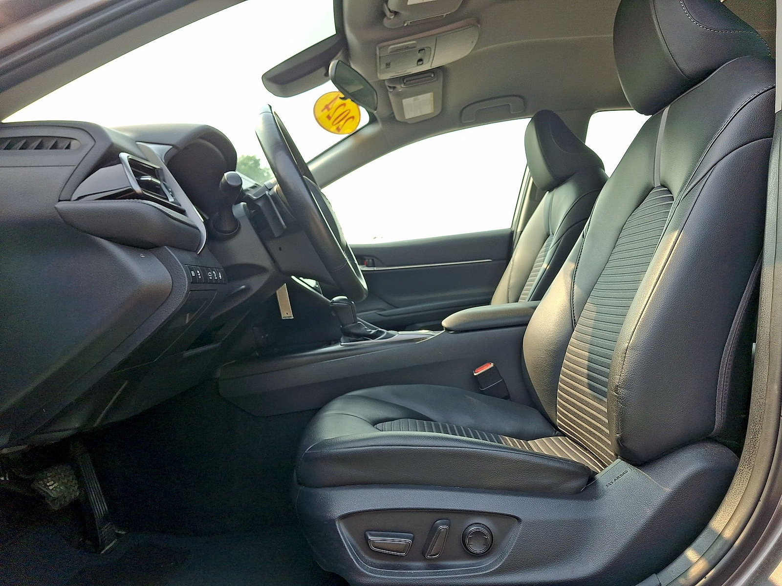 Used 2024 Toyota Camry SE FWD image 11
