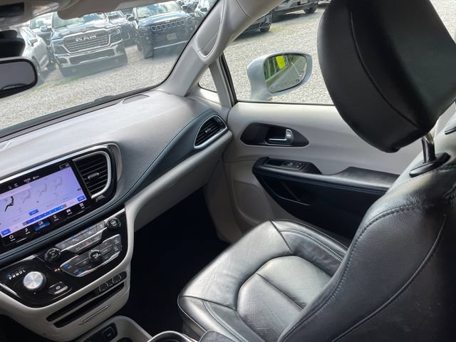 Used 2021 Chrysler Pacifica Touring-L FWD image 24