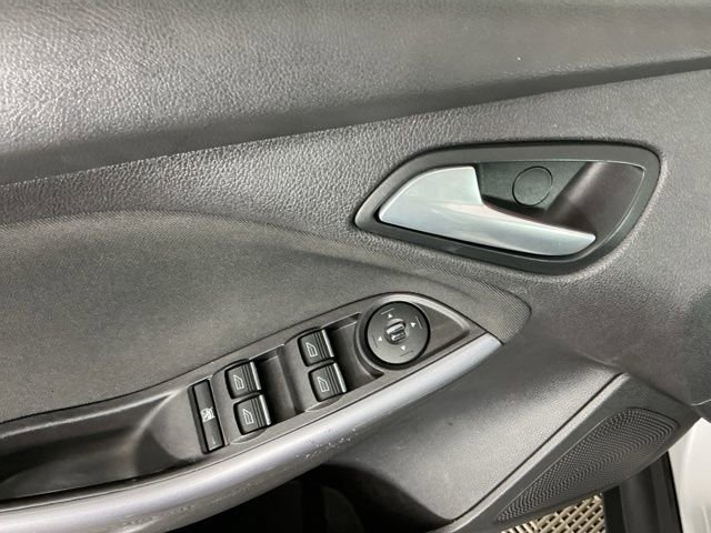Used 2014 Ford Focus Titanium FWD image 13