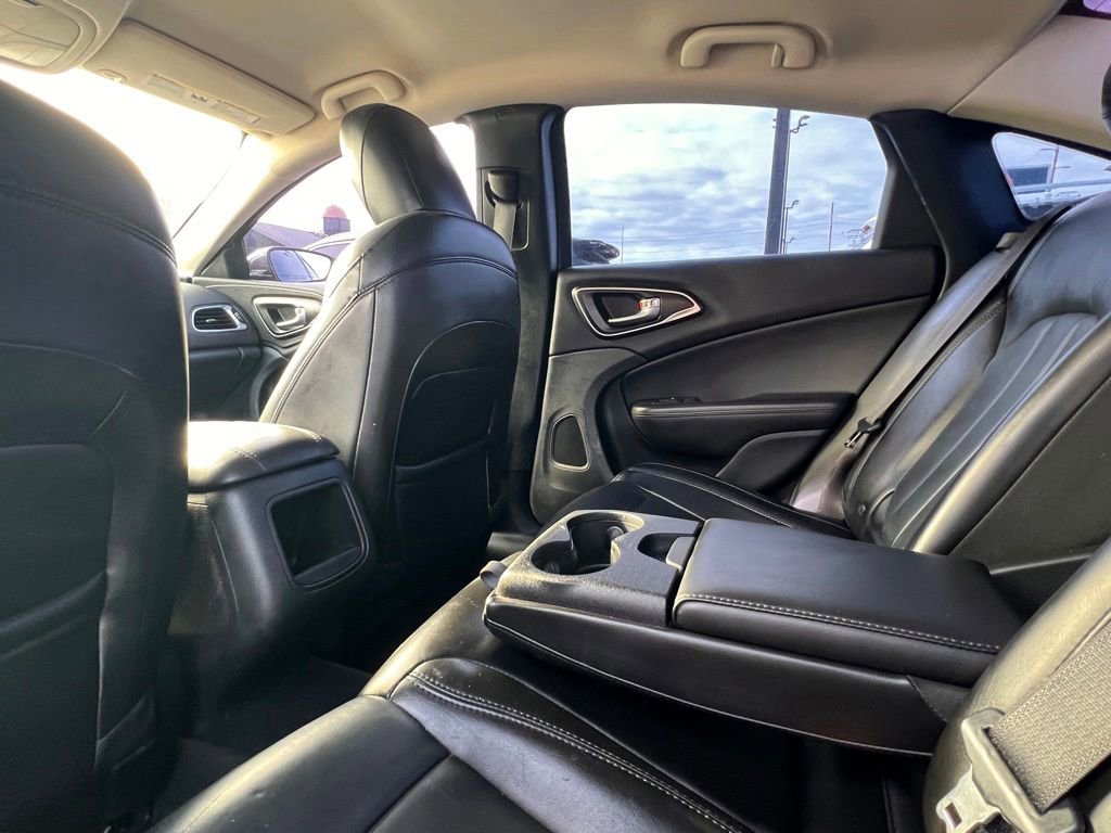 Used 2017 Chrysler 200 Limited Platinum FWD image 19