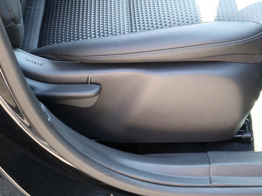 Used 2025 Chevrolet Trax LT FWD image 9