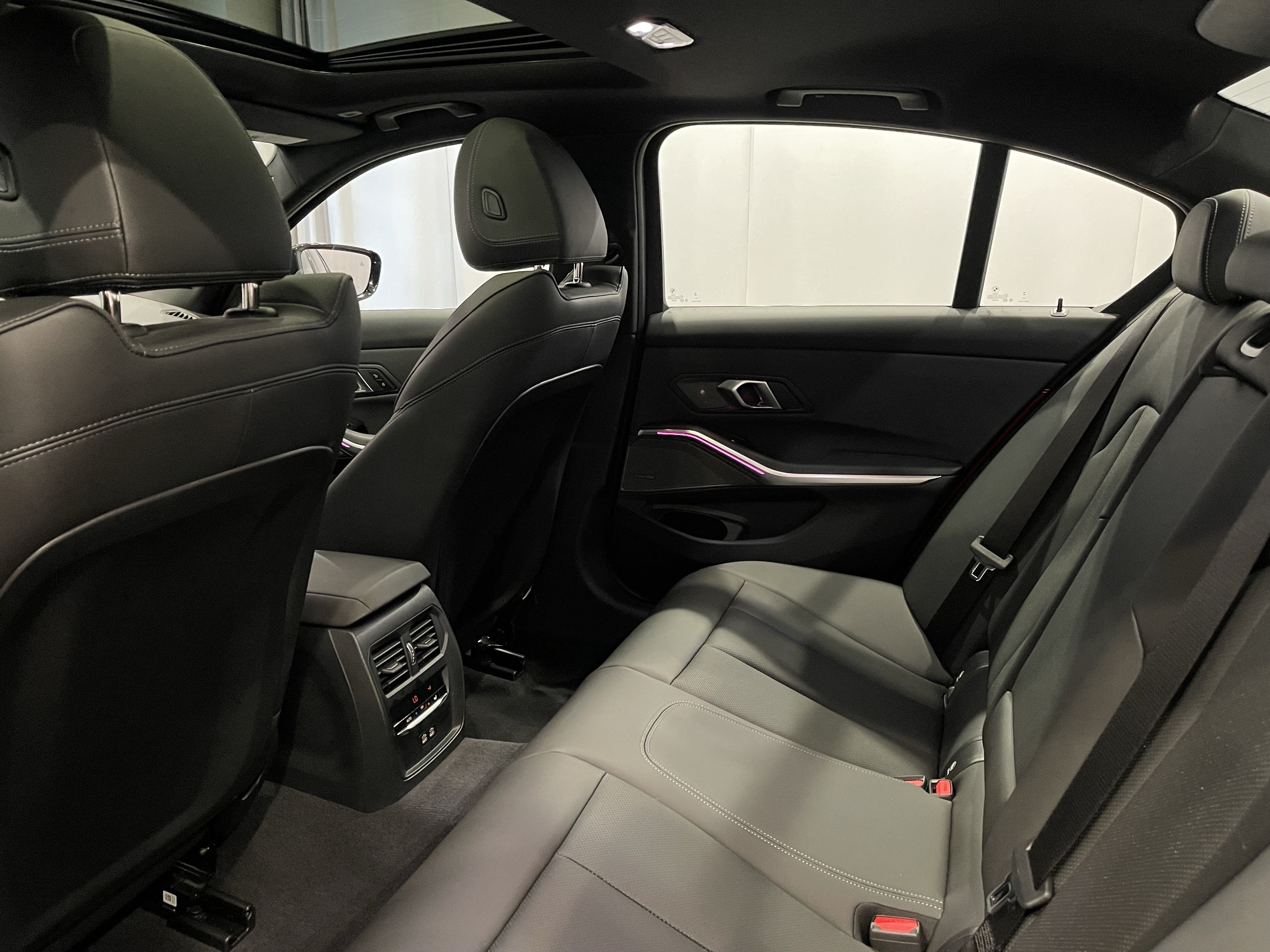 Used 2025 BMW M340i Sedan RWD image 27