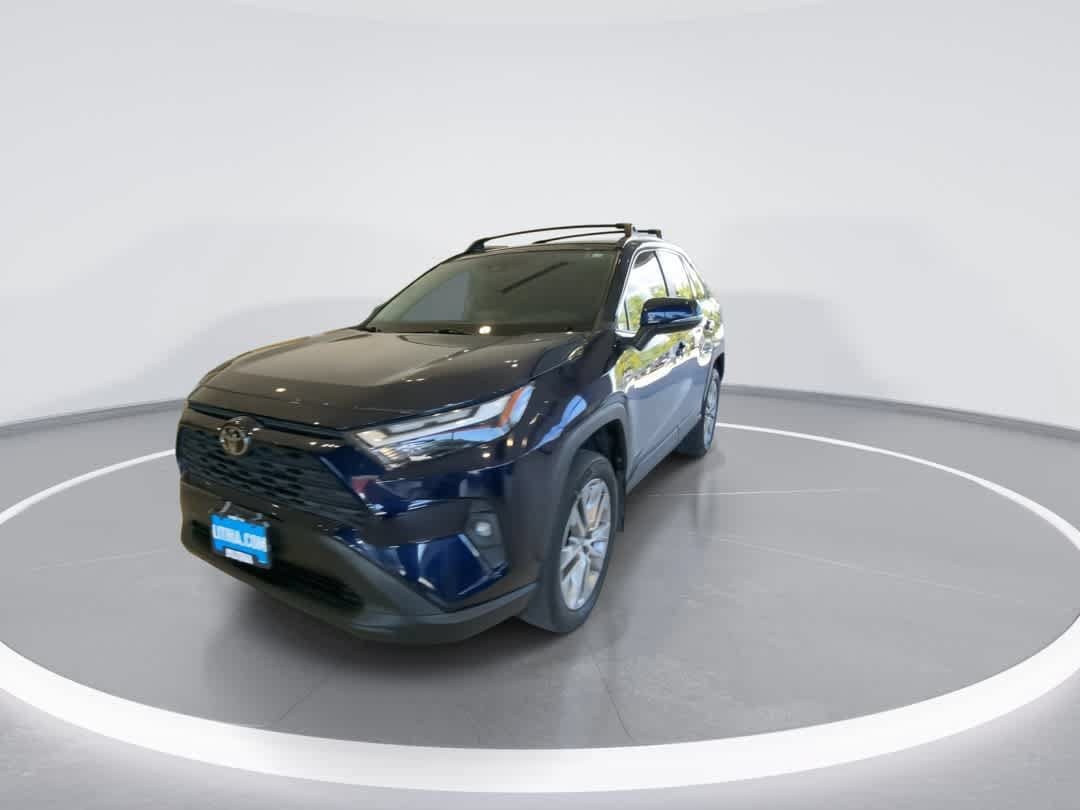 Used 2022 Toyota RAV4 XLE Premium AWD/4WD image 4