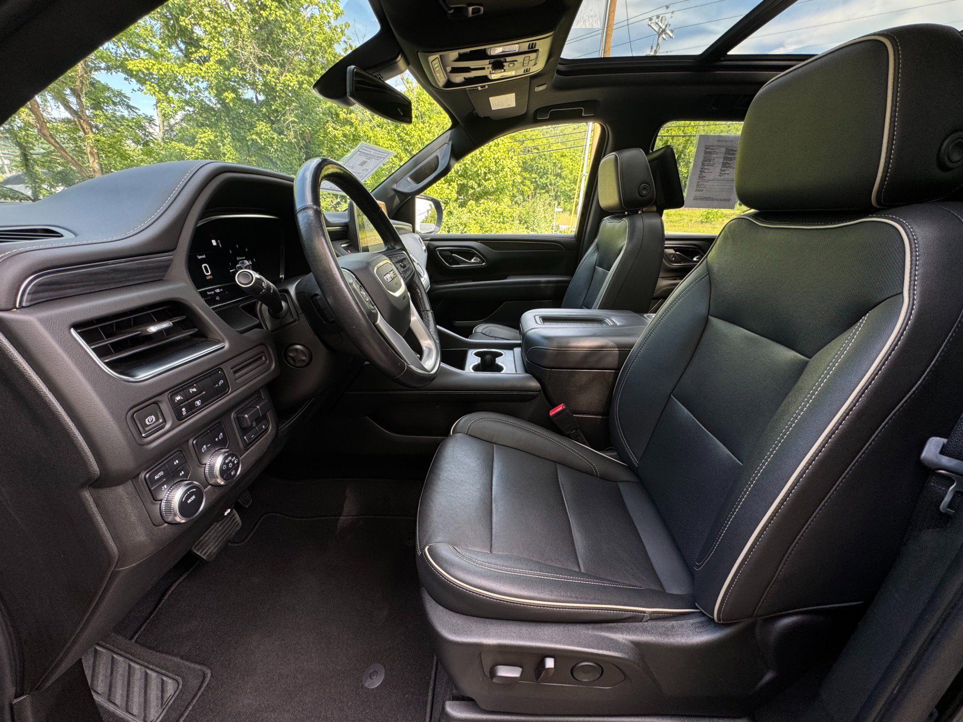 Used 2022 GMC Yukon XL SLT w/ SLT Premium Package AWD/4WD image 24
