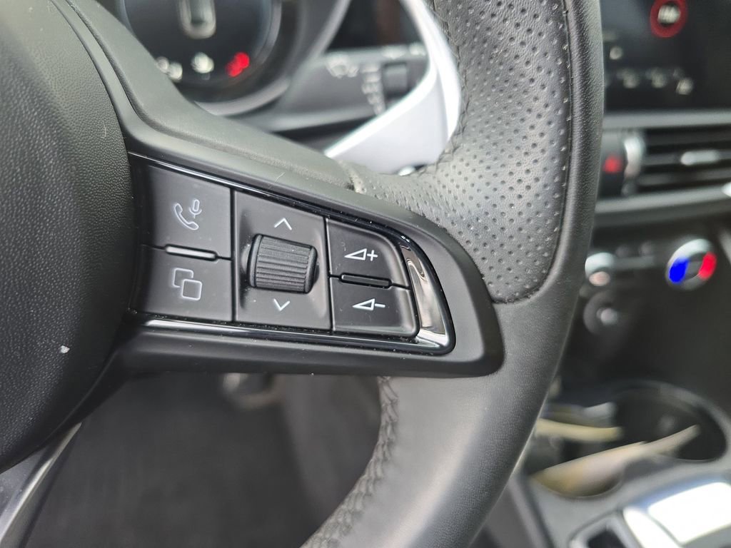 Used 2024 Alfa Romeo Giulia Sprint image 23
