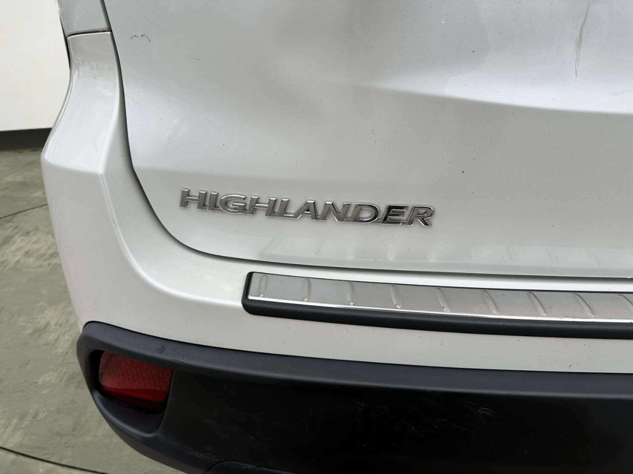 Used 2017 Toyota Highlander XLE image 28