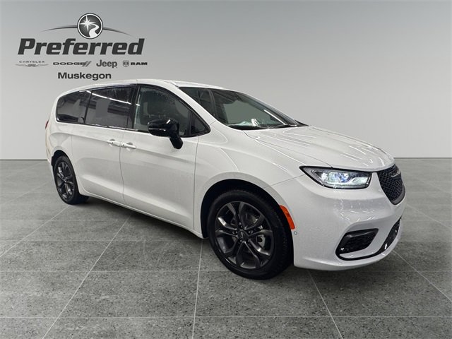 New 2026 Chrysler Pacifica Select image 1