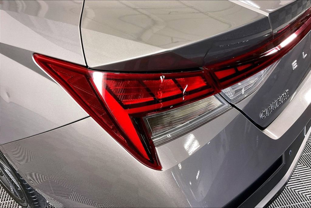Used 2024 Hyundai Elantra Limited image 41