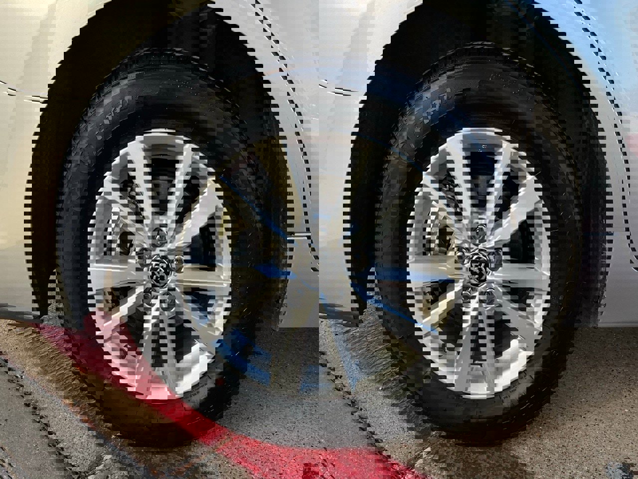 Used 2025 Toyota Camry LE image 9