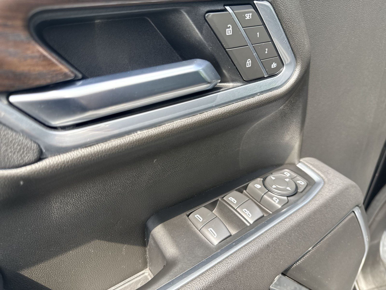 Used 2025 GMC Sierra 1500 SLT AWD/4WD image 14