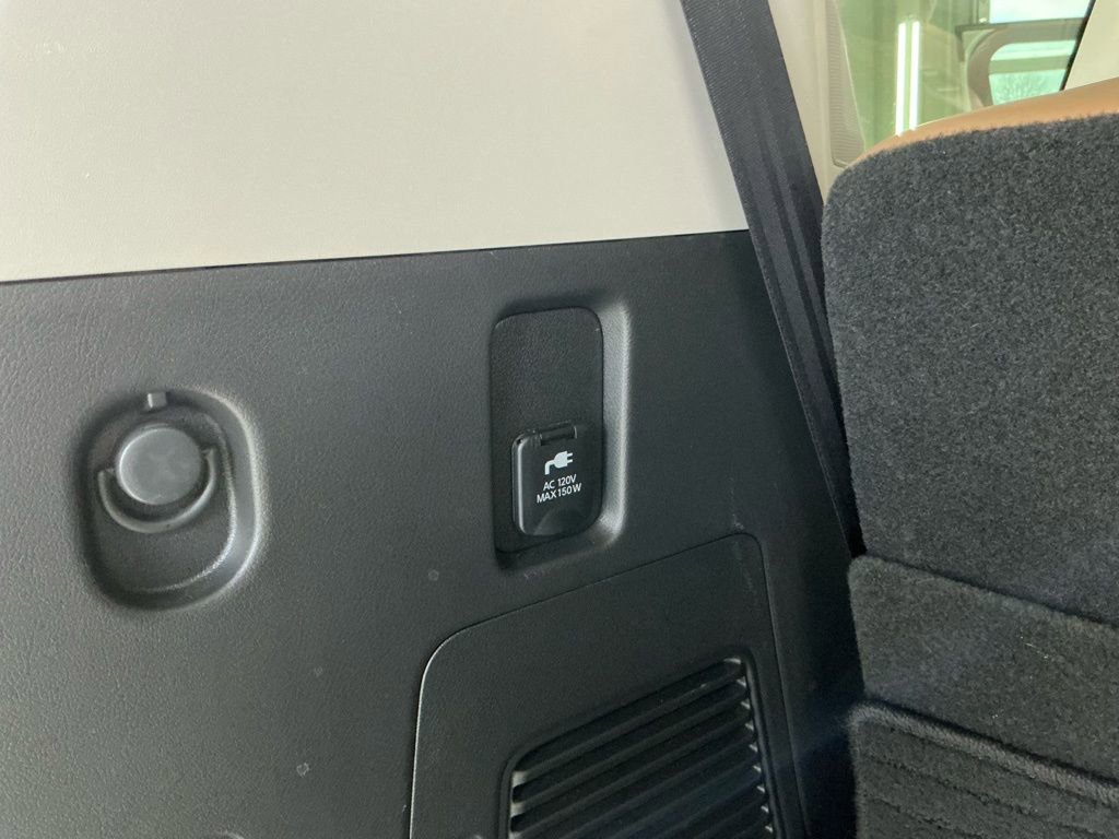 Used 2025 INFINITI QX80 Sensory image 37