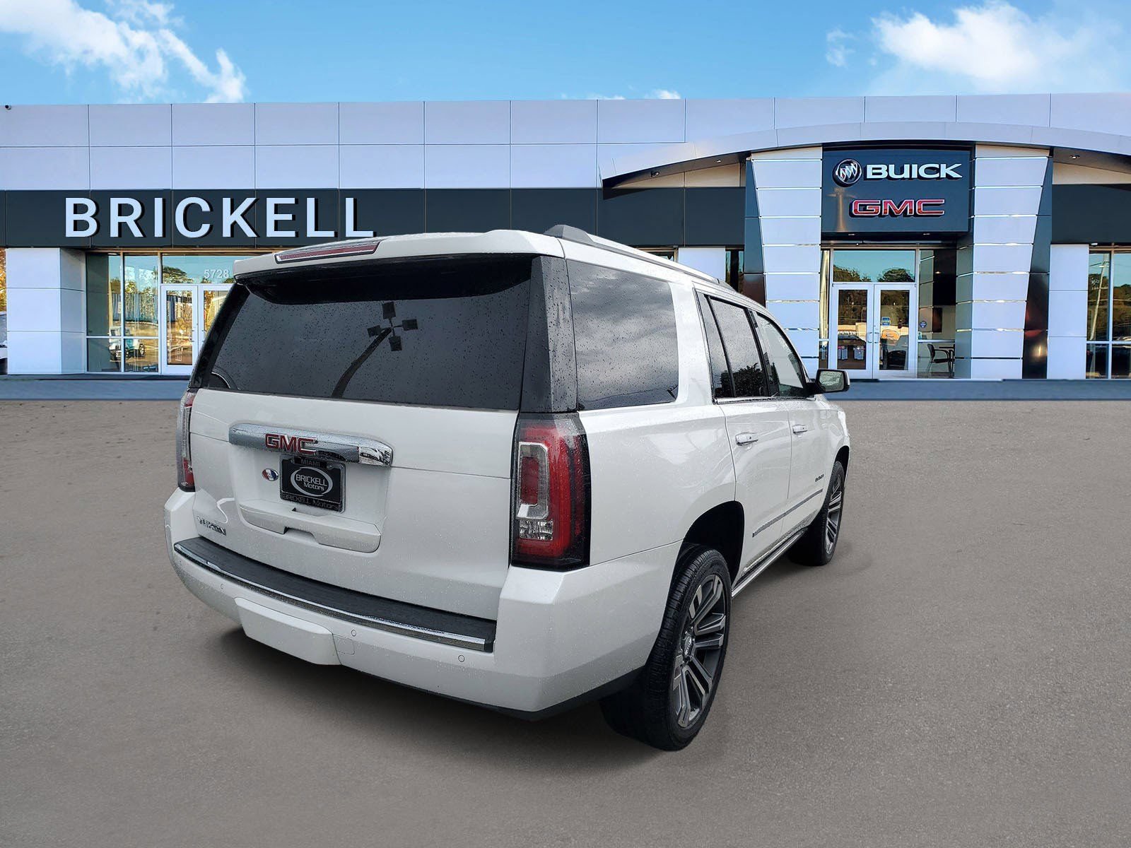 Used 2020 GMC Yukon Denali w/ Denali Premium Package RWD image 3