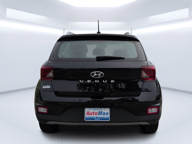 Used 2026 Hyundai Venue SEL FWD image 4