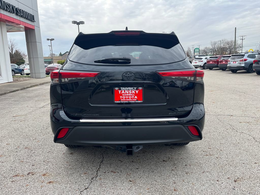 Certified 2020 Toyota Highlander XLE image 4