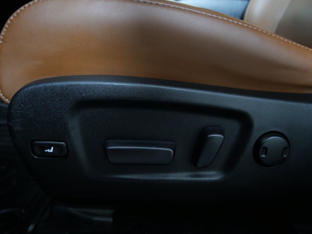 Used 2019 Toyota Highlander Limited Platinum AWD/4WD image 17