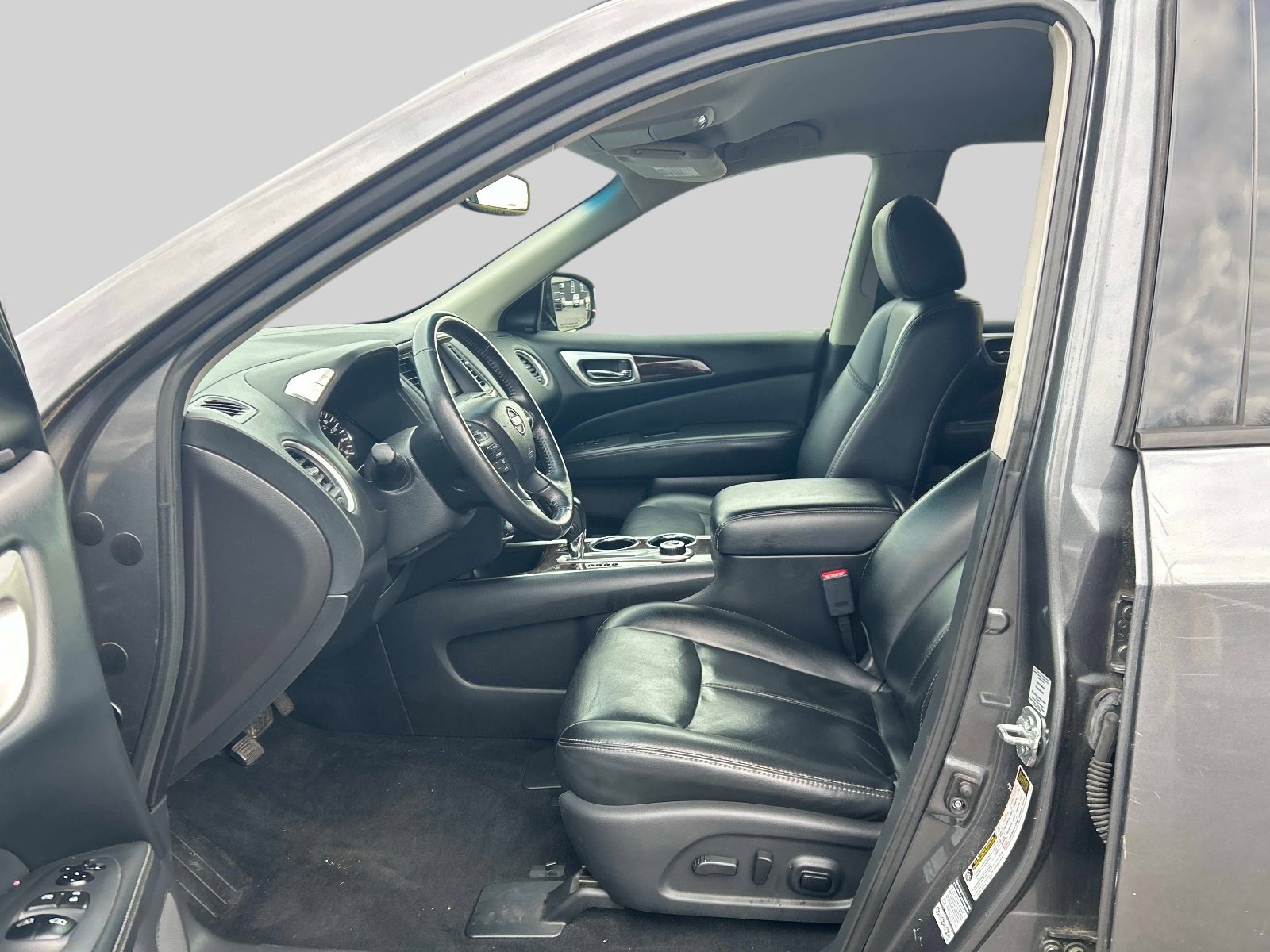 Used 2015 Nissan Pathfinder SL image 11