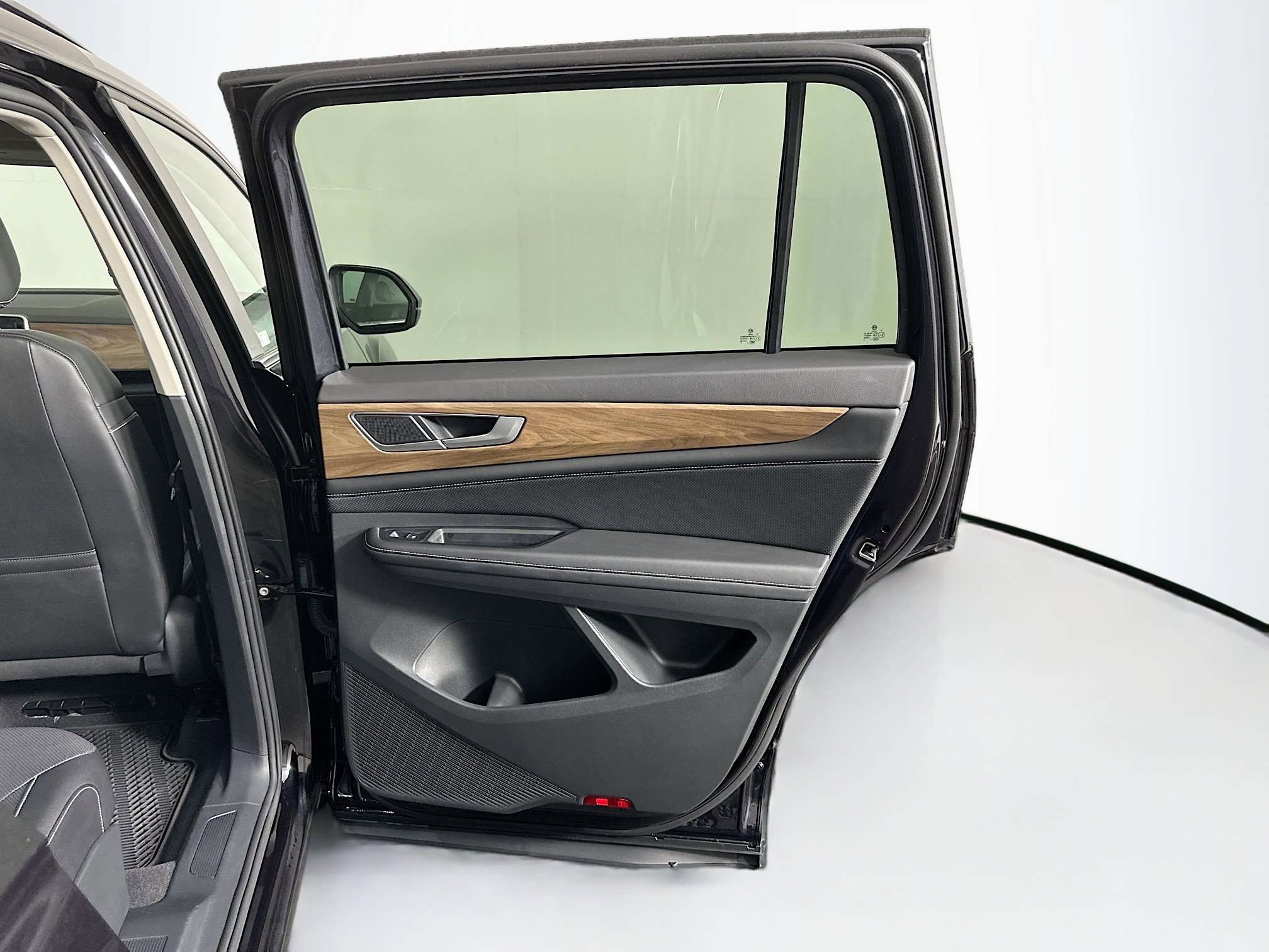 Used 2024 Volkswagen Atlas SE image 31