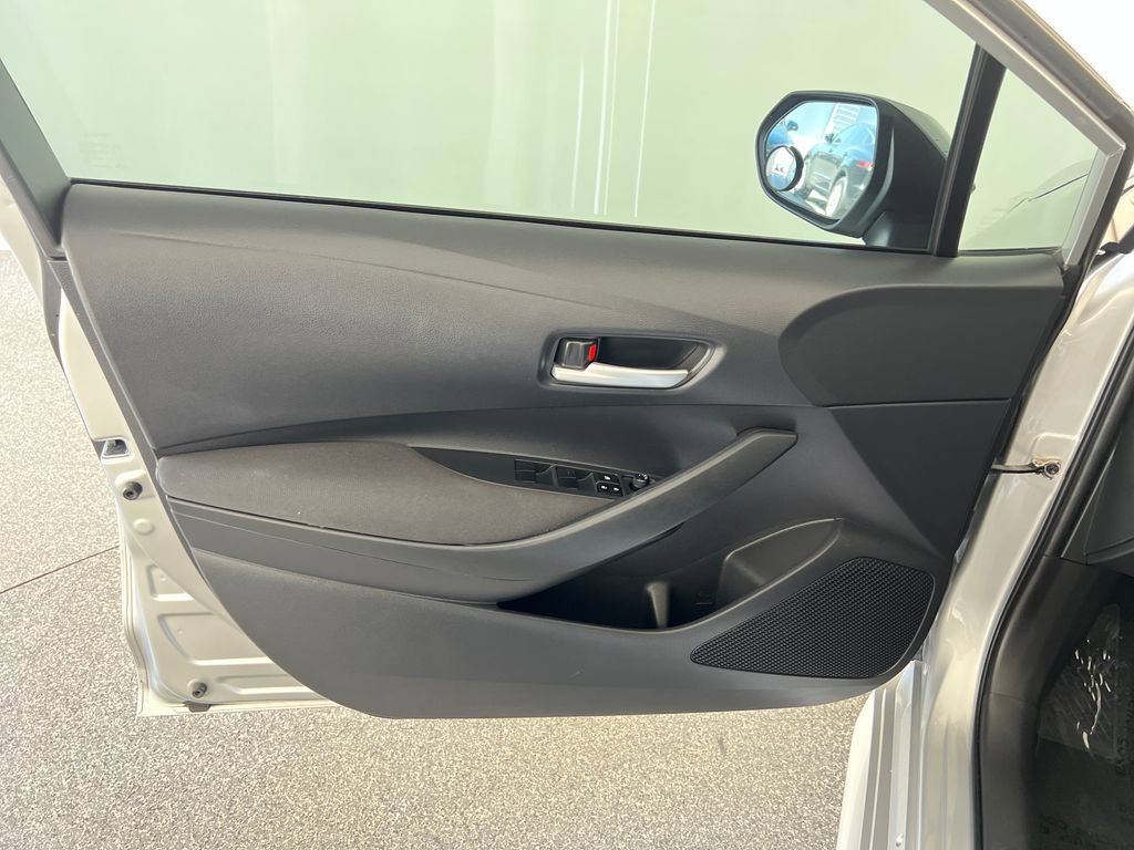 Used 2021 Toyota Corolla LE w/ Carpet Mat Package (TMS) FWD image 12