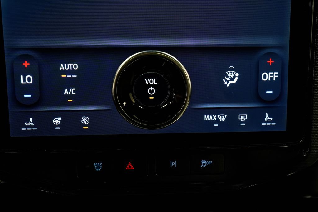 Used 2022 Ford F150 Lightning Platinum image 29