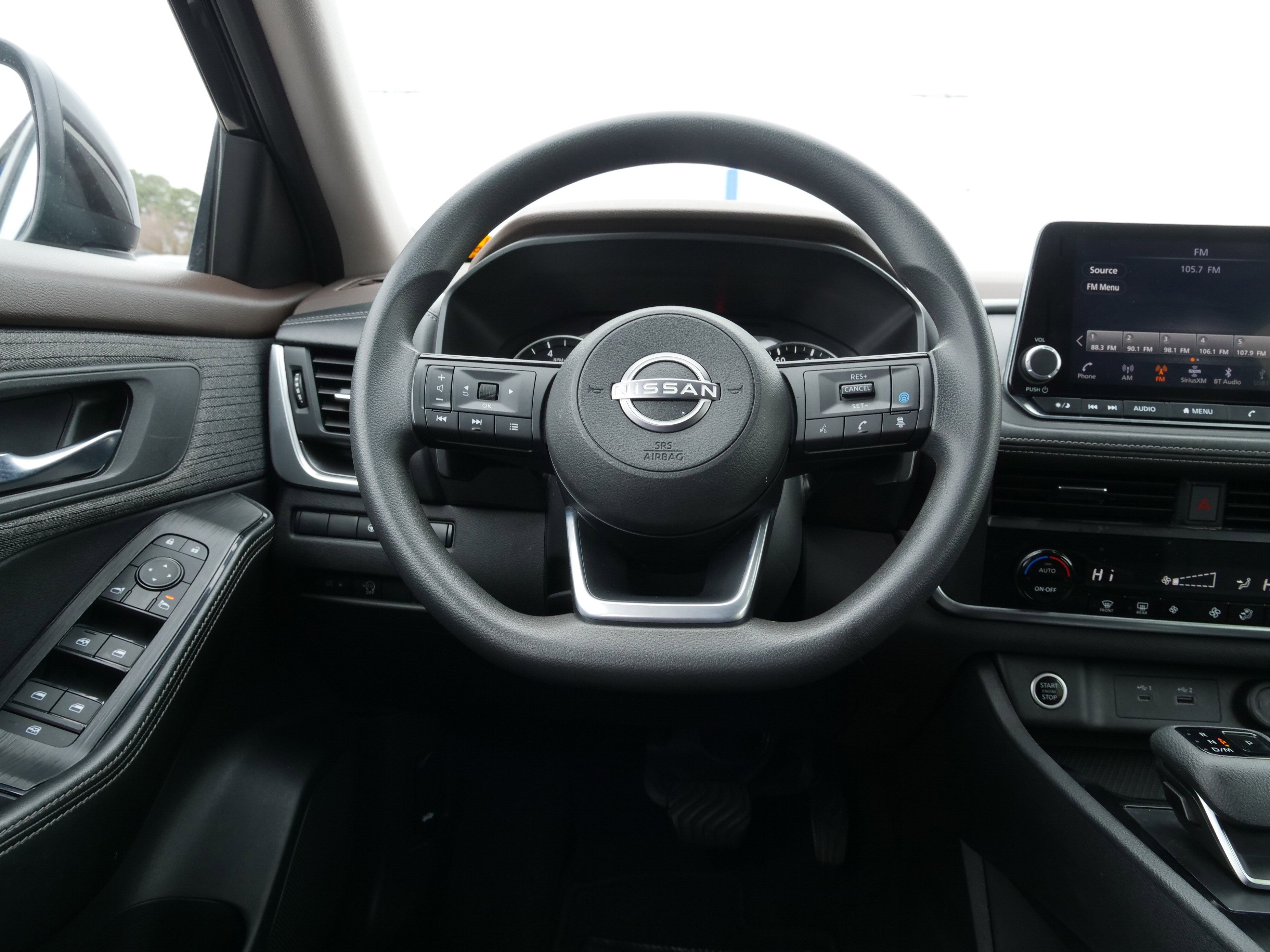 Used 2023 Nissan Rogue SV image 21