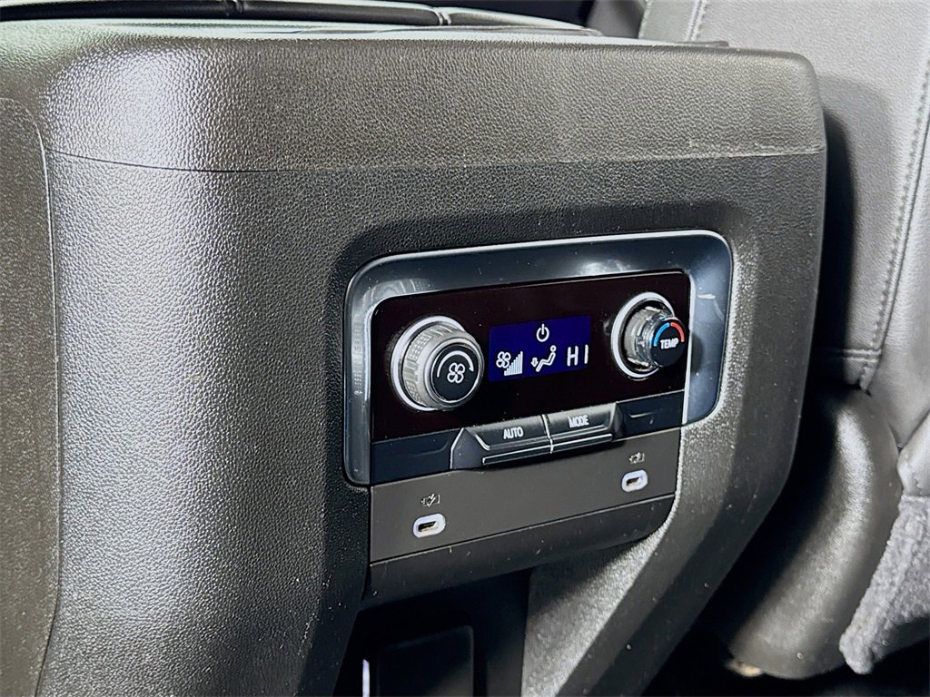 Used 2021 Chevrolet Suburban LT image 20