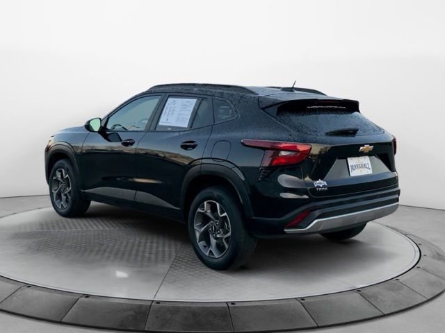 Used 2025 Chevrolet Trax LT w/ LT Convenience Package image 5