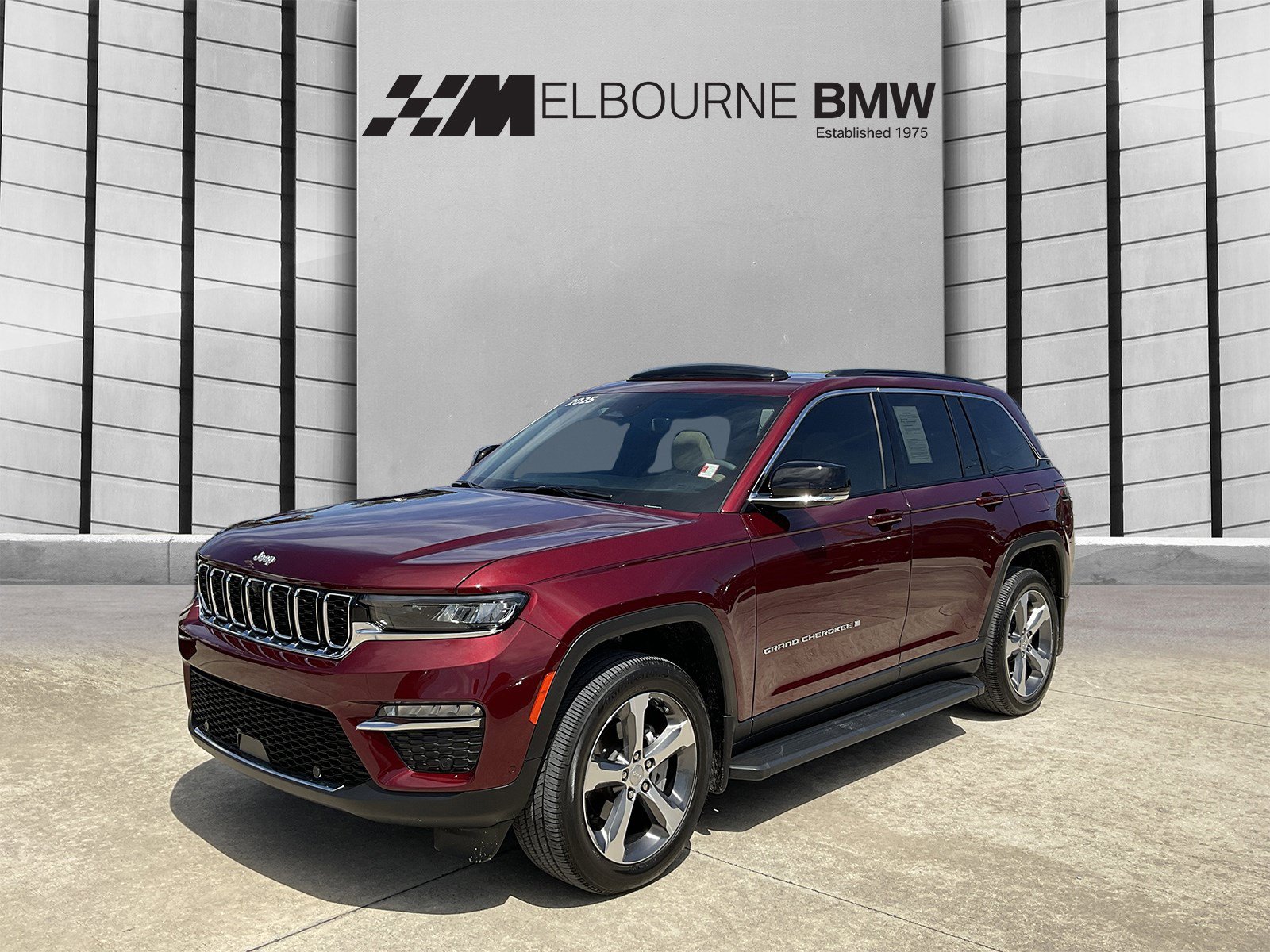 Used 2025 Jeep Grand Cherokee Limited w/ Luxury Tech Group II AWD/4WD image 3