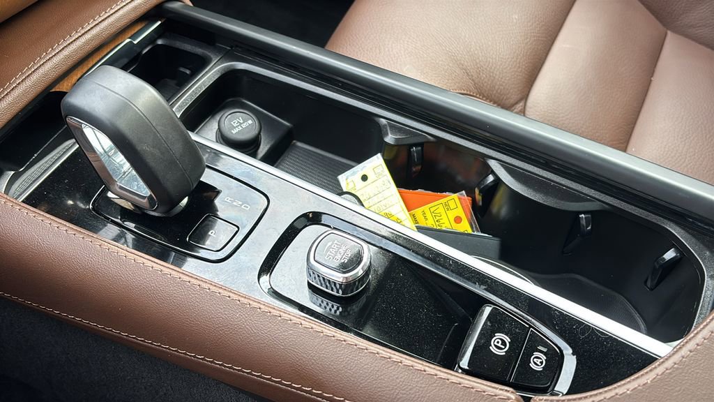 Used 2024 Volvo XC90 B6 Plus image 23