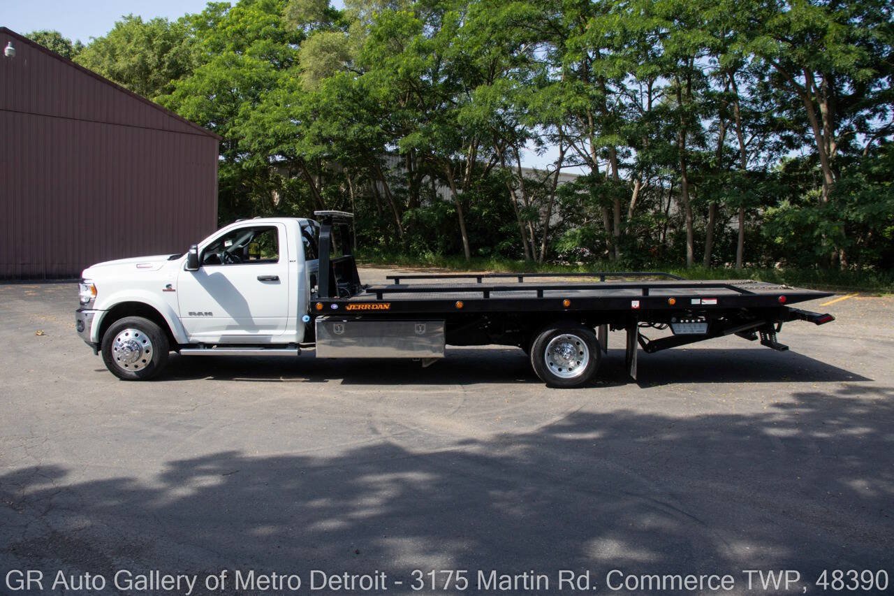 Used 2024 RAM 5500 SLT w/ Quick Order Package 2YG SLT AWD/4WD image 3