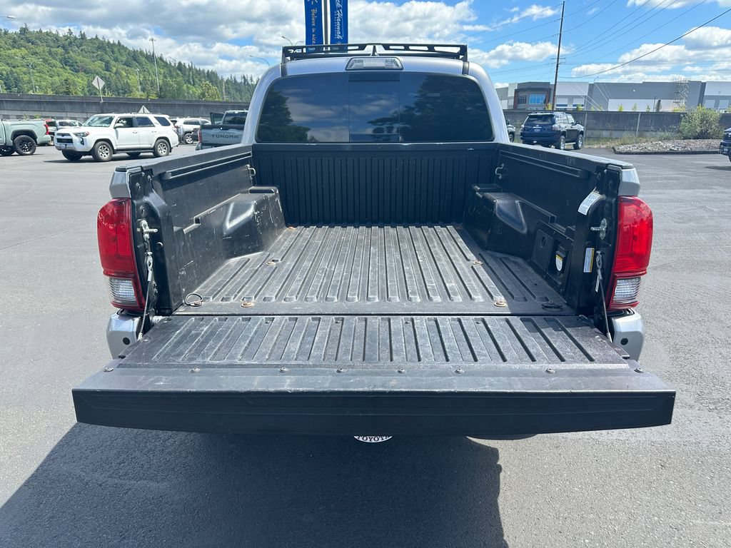 Used 2019 Toyota Tacoma TRD Off-Road AWD/4WD image 11