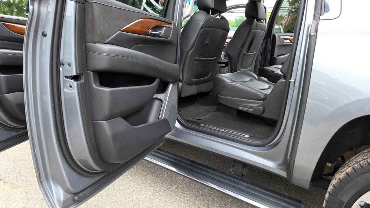 Used 2018 Cadillac Escalade ESV Premium Luxury AWD/4WD image 32